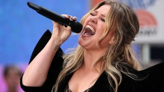 Listen to Kelly Clarkson Duet With Daughter River Rose on Previously Unreleased Song